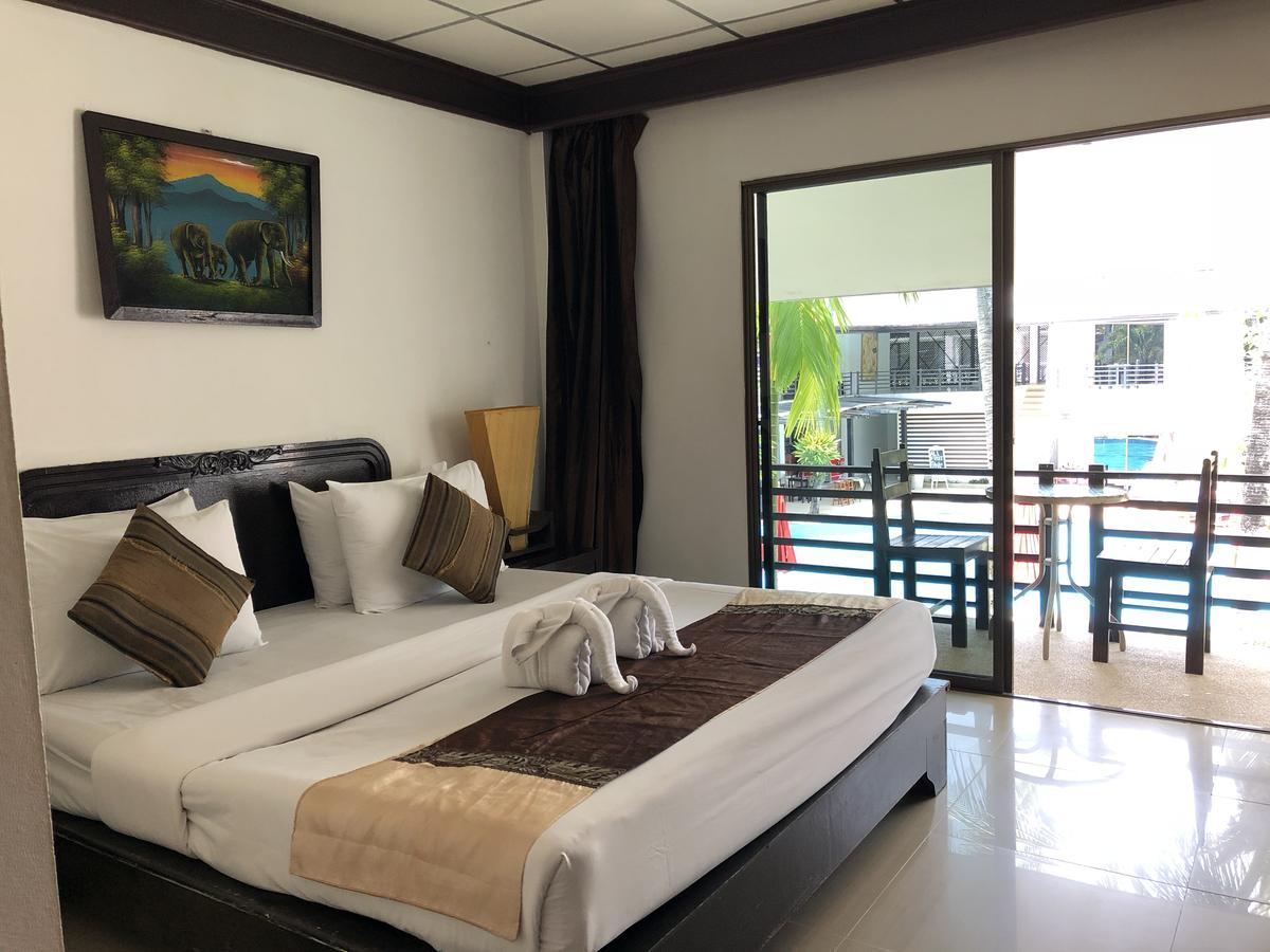 Bamboo Beach Hotel & Spa Patong Exterior photo