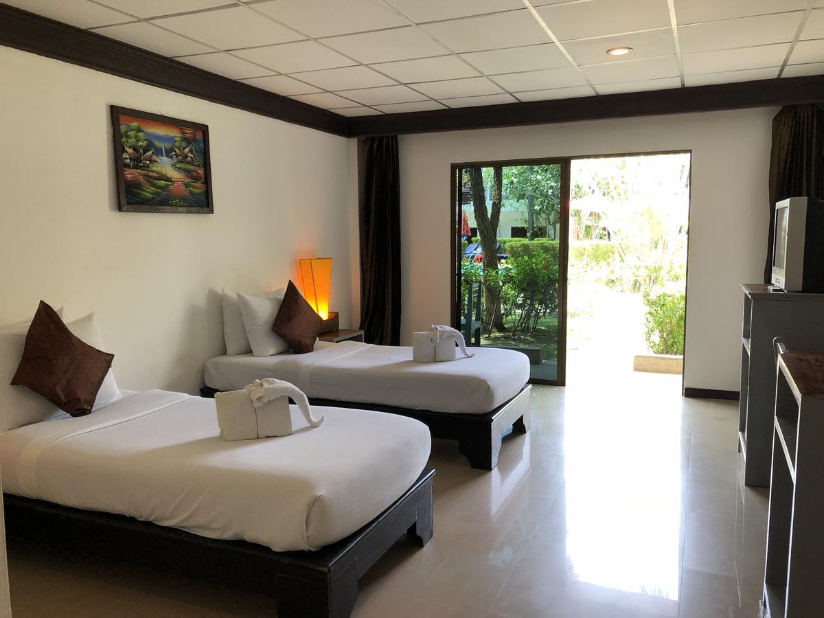Bamboo Beach Hotel & Spa Patong Exterior photo